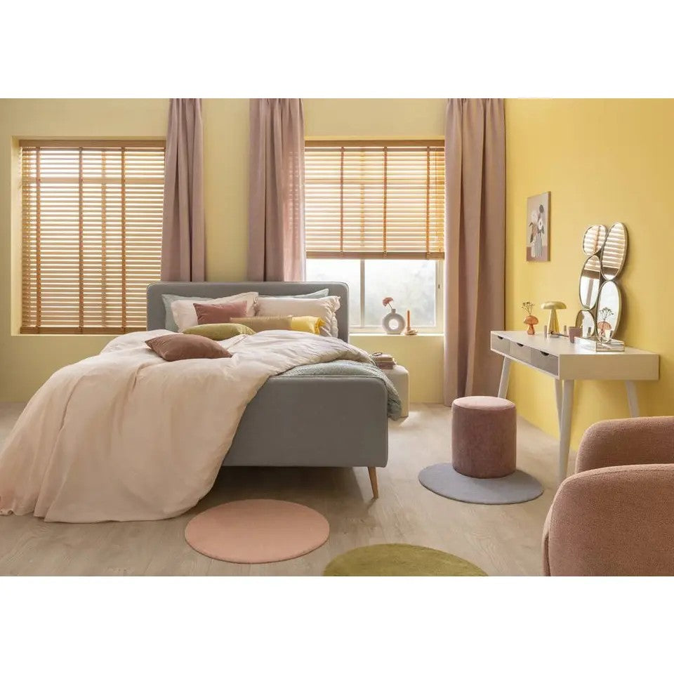 Bed Jill – Lichtgrijs tweepersoonsbed 160x200cm met bouclé bekleding